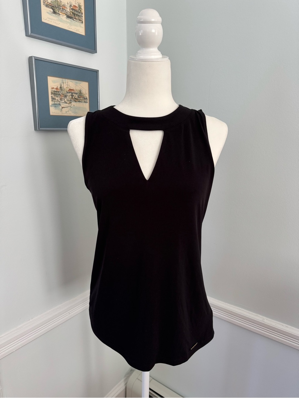 MK Black Sleeveless Keyhole Tank Top